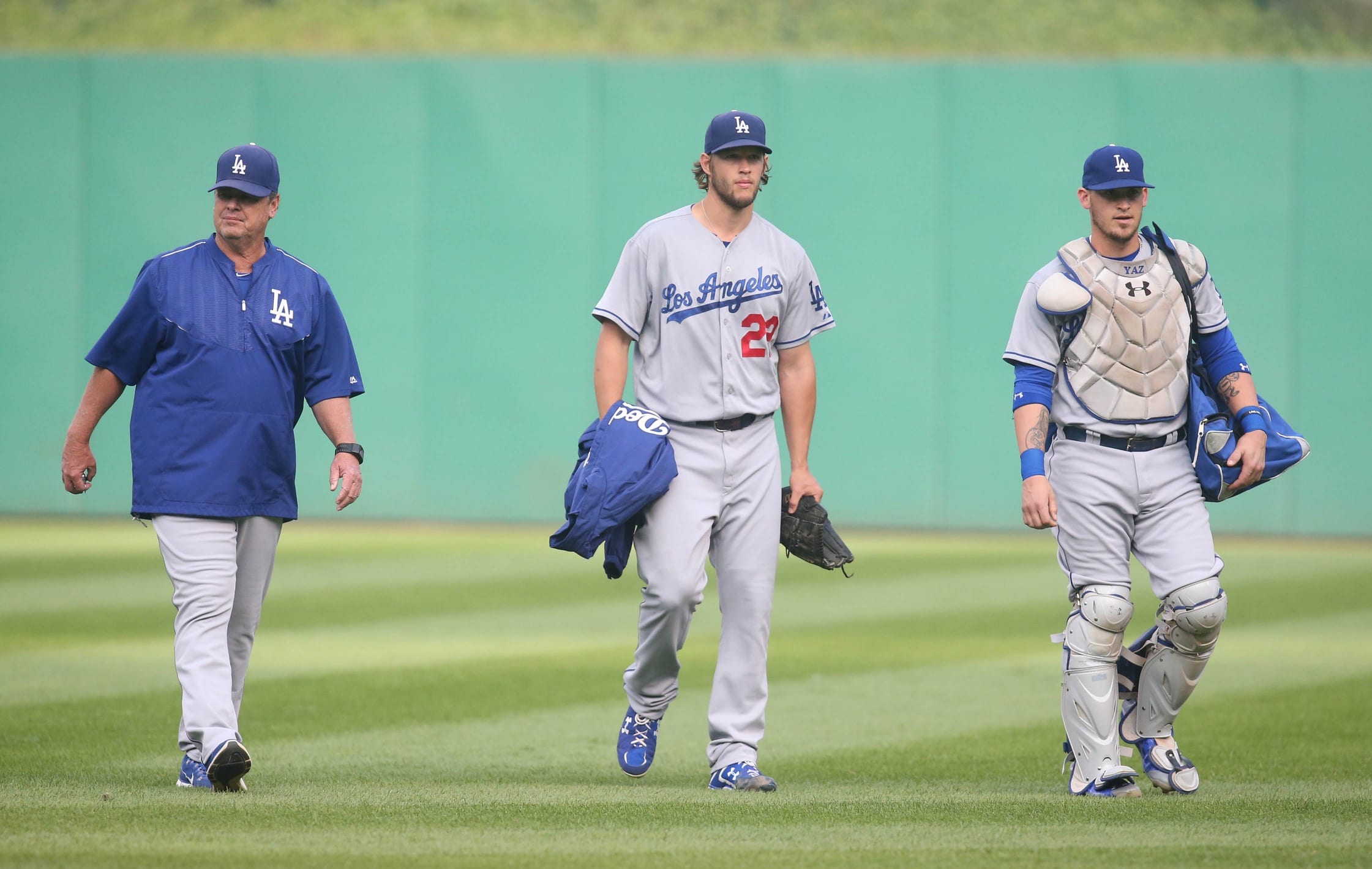 Yasmani-grandal-rick-honeycutt-clayton-kershaw