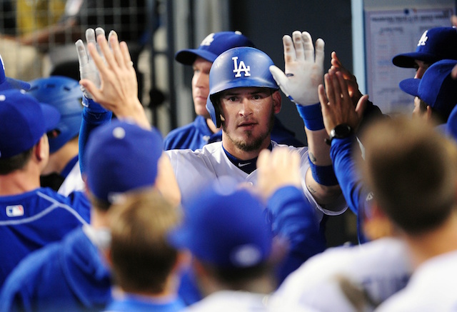 Yasmani-grandal-dodgers-dugout