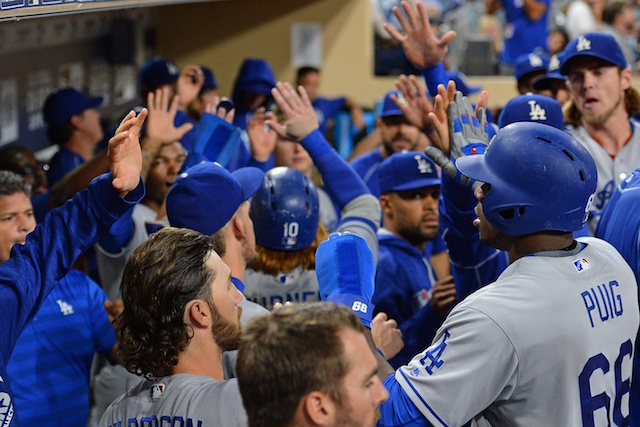 Charlie-culberson-yasiel-puig-dodgers-dugout