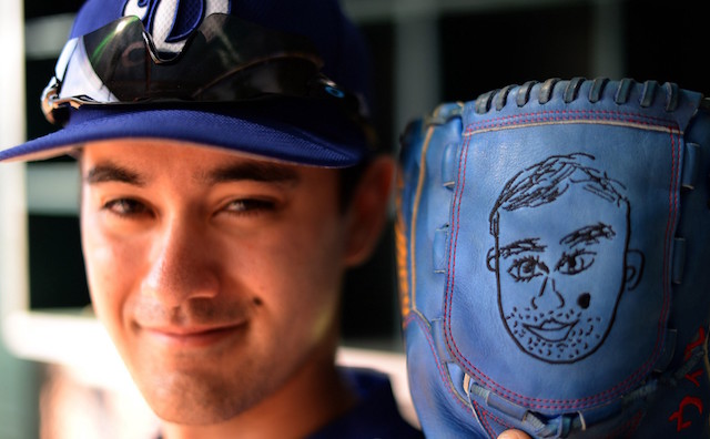 Dodgers Spring Training Video: Kenta Maeda’s Translator Will Ireton Accepts Weightlifting Challenge From Kenley Jansen