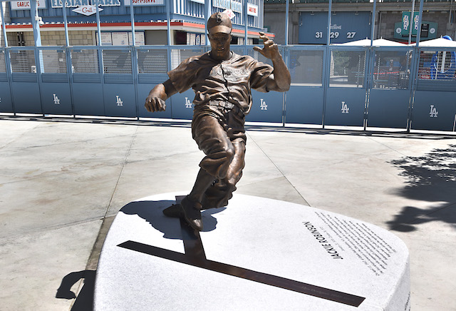 Jackie-robinson-statue-1-2