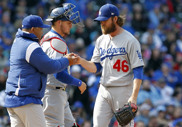 Josh-fields-yasmani-grandal-dave-roberts