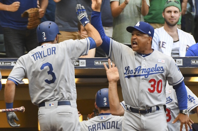 Yasmani-grandal-dave-roberts-chris-taylor