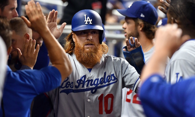 Clayton-kershaw-justin-turner-dodgers-dugout