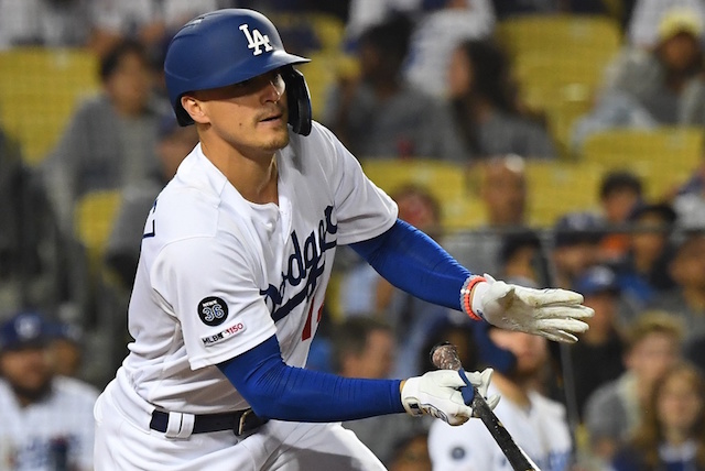 Los Angeles Dodgers second baseman Kiké Hernandez hits an RBI single against the New York Mets