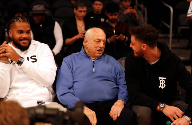 Former Los Angeles Dodgers manager Tommy Lasorda with Cody Bellinger and Kenley Jansen at a Los Angeles Lakers game