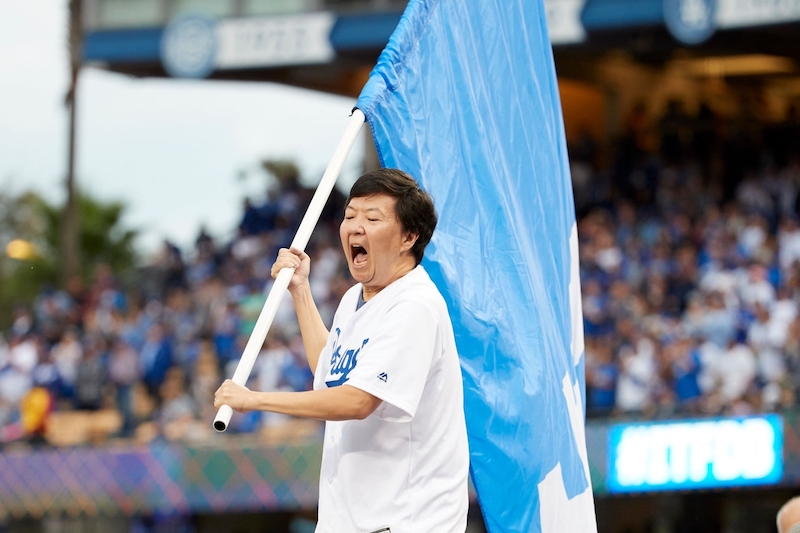 Ken Jeong, Dodgers flag, 2017 World Series