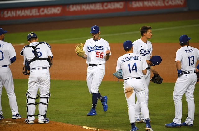 Kiké Hernandez, Adam Kolarek, Max Muncy, Dave Roberts, Corey Seager, Will Smith, pitching change