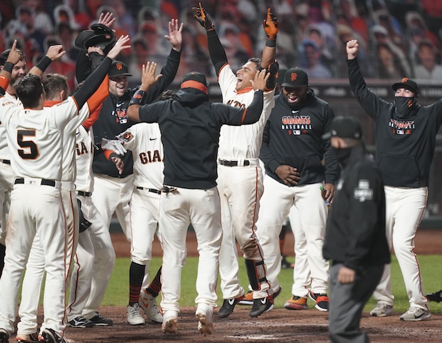 Donovan Solano, Giants walk-off win