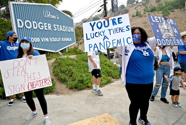 Dodgers fans, Dodger Stadium entrance