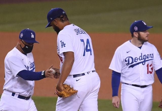 Kenley Jansen, Max Muncy, Dave Roberts, pitching change