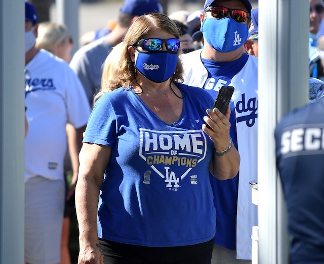 Dodgers fans, masks