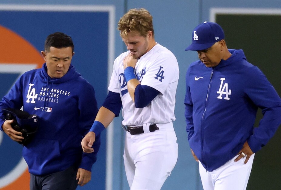 Gavin Lux, Dave Roberts, Dodgers trainer Yosuke "Possum" Nakajima