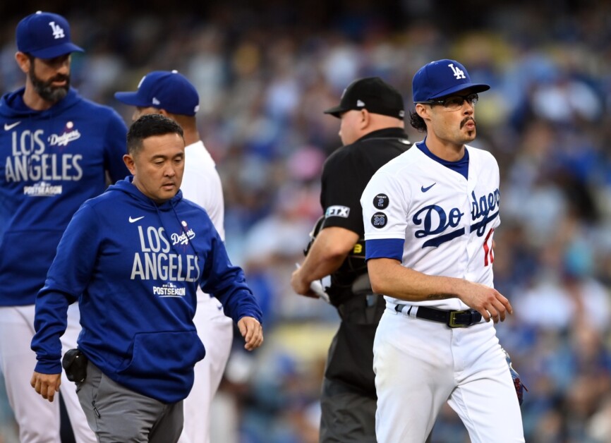 Joe Kelly, Mark Prior, Dave Roberts, Dodgers trainer Yosuke "Possum" Nakajima, 2021 NLCS