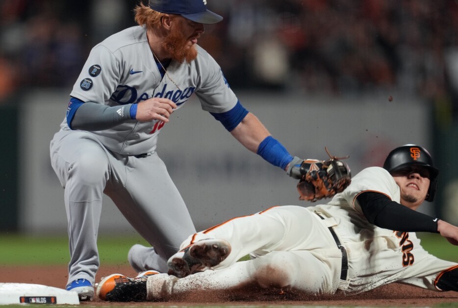 Justin Turner, Mookie Betts throw, 2021 NLDS