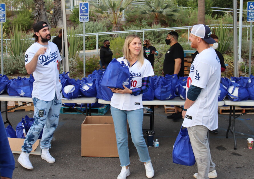 Tony Gonsolin, Justin Turner, Kourtney Turner, Los Angeles Dodgers Foundation, 2021 Thanksgiving Turkey Giveaway