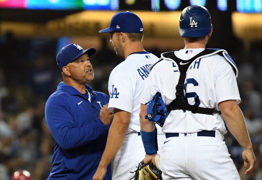 Tyler Anderson, Dave Roberts, Will Smith, pitching change