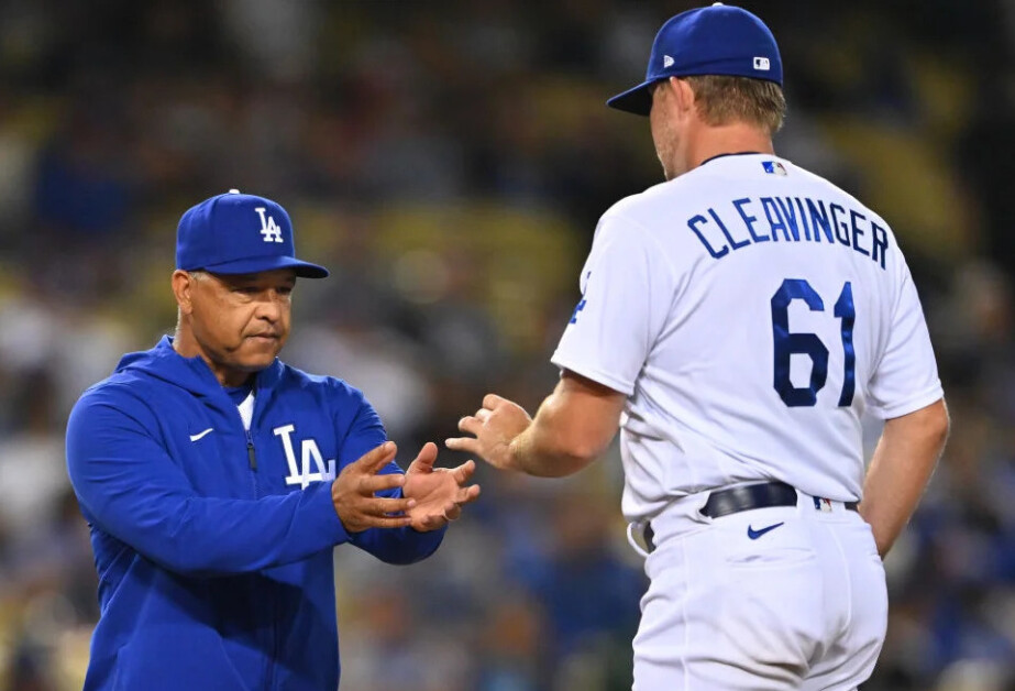 Garrett Cleavinger, Dave Roberts, pitching change