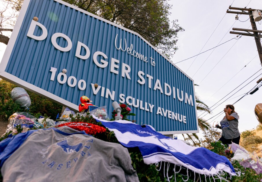 Dodgers fan, Vin Scully memorial, Dodger Stadium sign