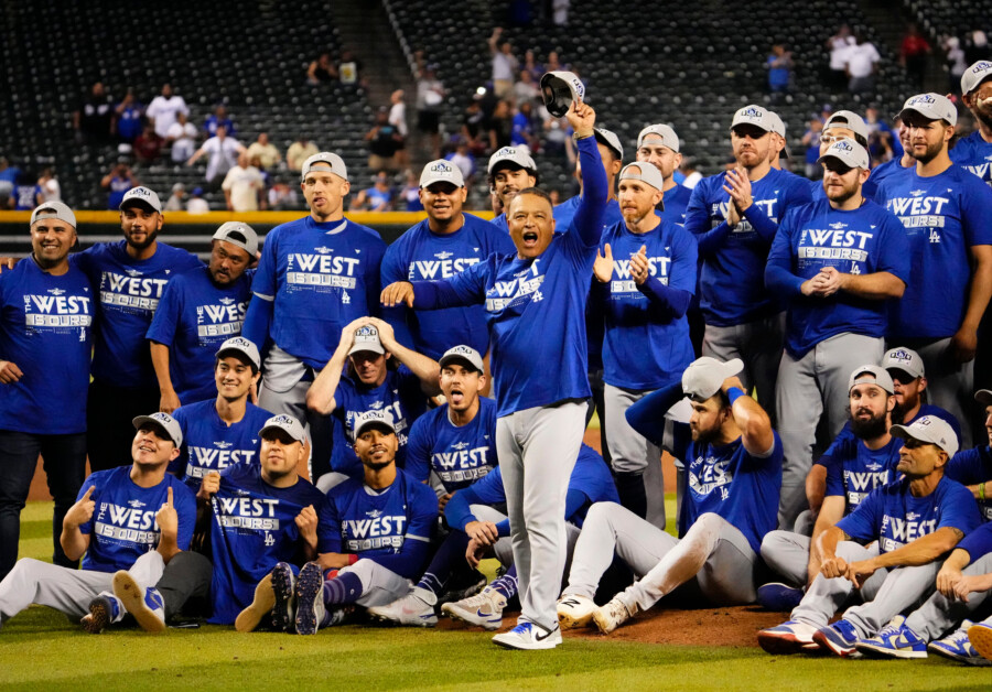 Dave Roberts, Dodgers win, 2022 NL West