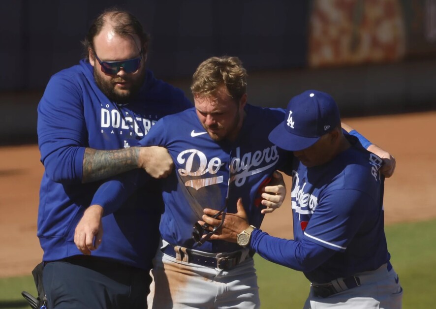 Gavin Lux, Dave Roberts, Dodgers trainer, 2023 Spring Training