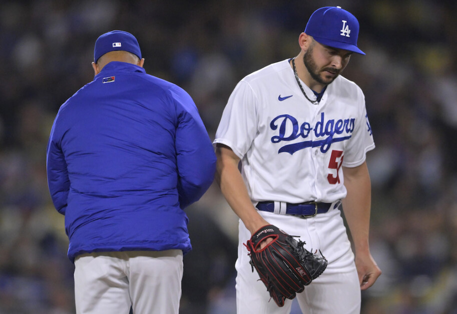 Dave Roberts, Alex Vesia, pitching change