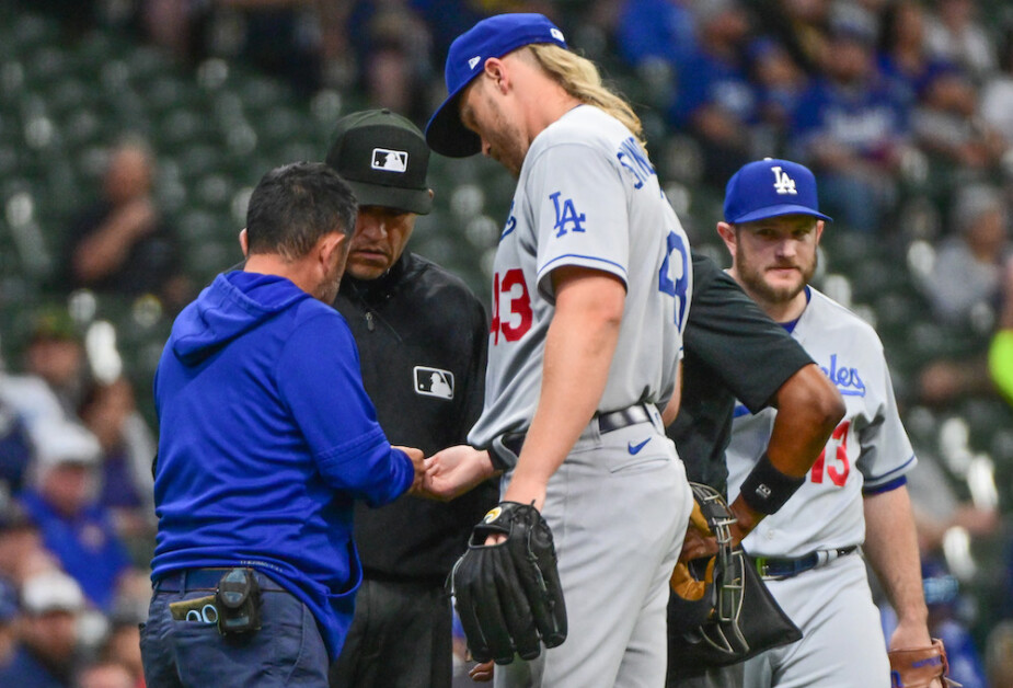 Max Muncy, Noah Syndergaard, Dodgers trainer Yosuke "Possum" Nakajima