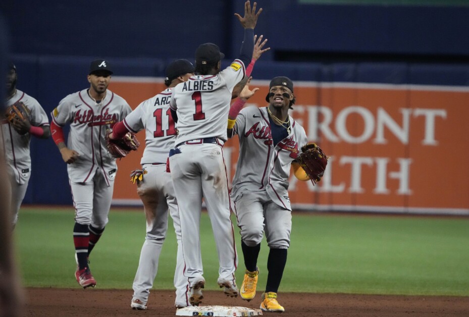 Ozzie Albies, Ronald Acuña Jr., Braves win