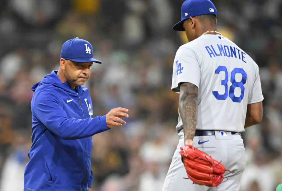 Yency Almonte, Dave Roberts, pitching change