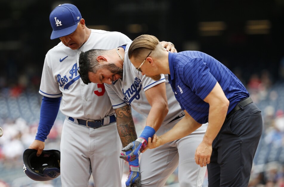 Dodgers trainer Thomas Albert, David Peralta, Dave Roberts, hit by pitch