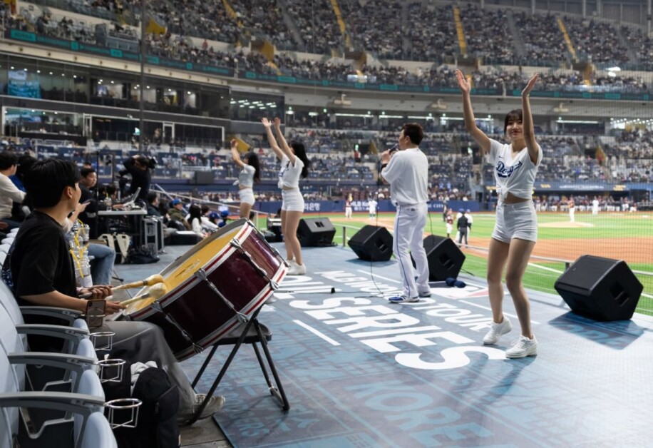 Dodgers cheerleaders, Seoul Series