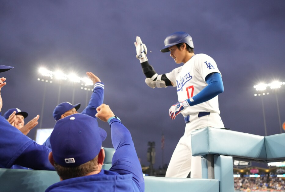 Shohei Ohtani, Dave Roberts, Dodger Stadium lights