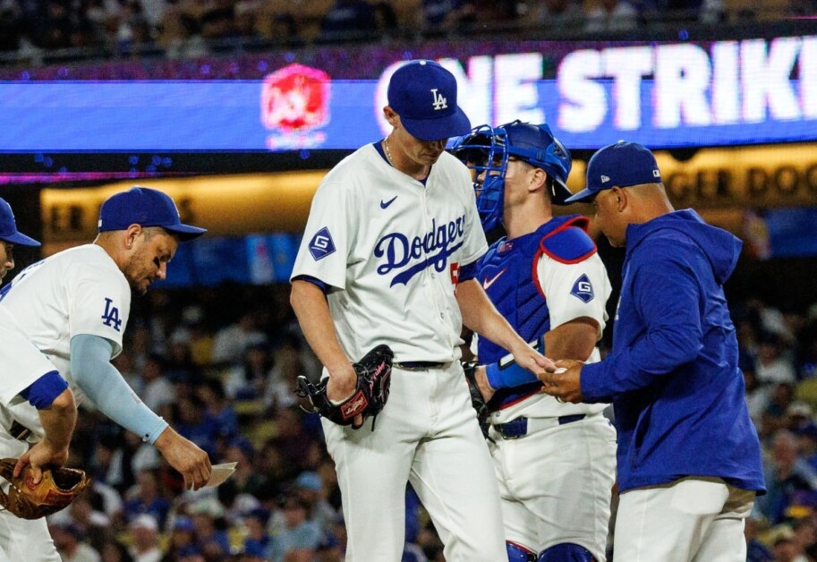 Ryan Yarbrough, Dave Roberts, Miguel Rojas, Will Smith, pitching change