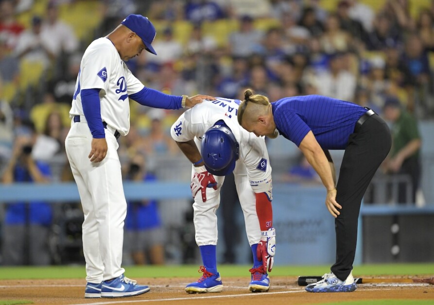 Dave Roberts, Teoscar Hernández, trainer Thomas Albert