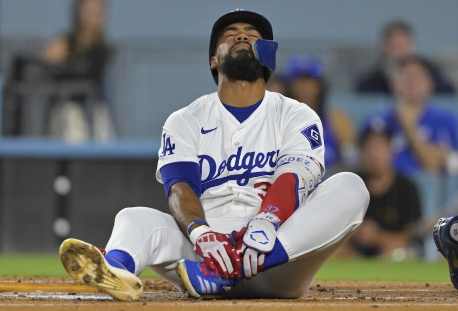 Teoscar Hernández, hit by pitch